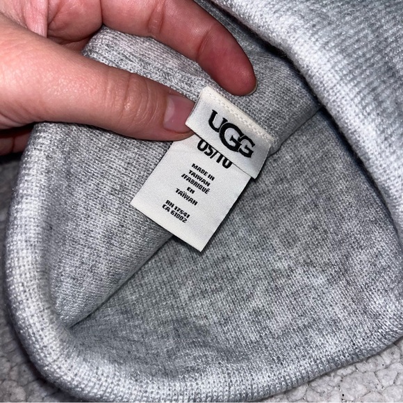 UGG Beanie - Picture 5 of 8